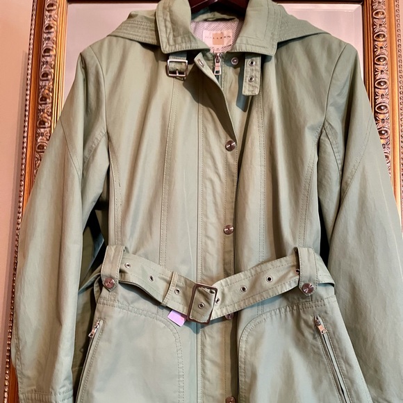 GALLERY LIKE NEW WATER REPELLENT RAINCOAT W DETACHABLE HOOD, DRY CLEANED. - Picture 17 of 17